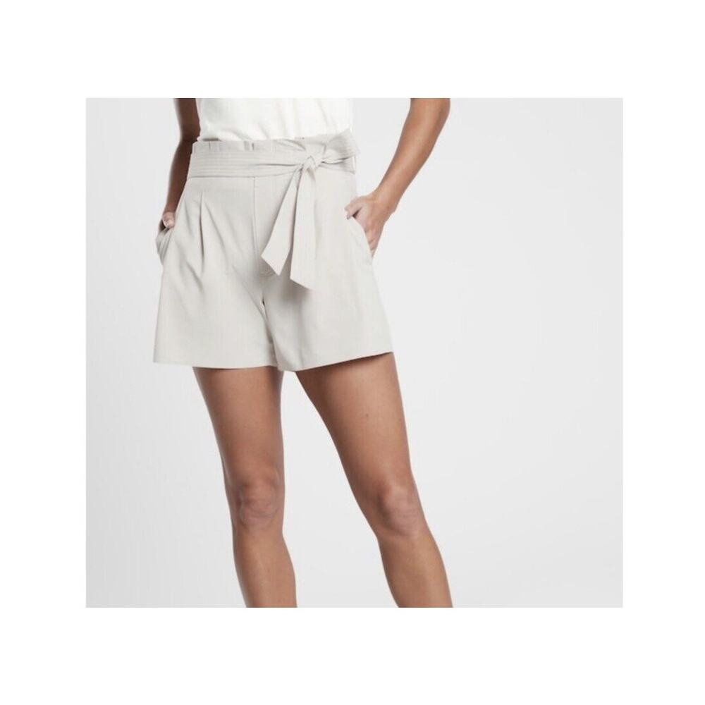 A4 NWT ATHLETA Taupe Grey Abalone Stretch Self Belted Skyline Shorts Size 18 $59